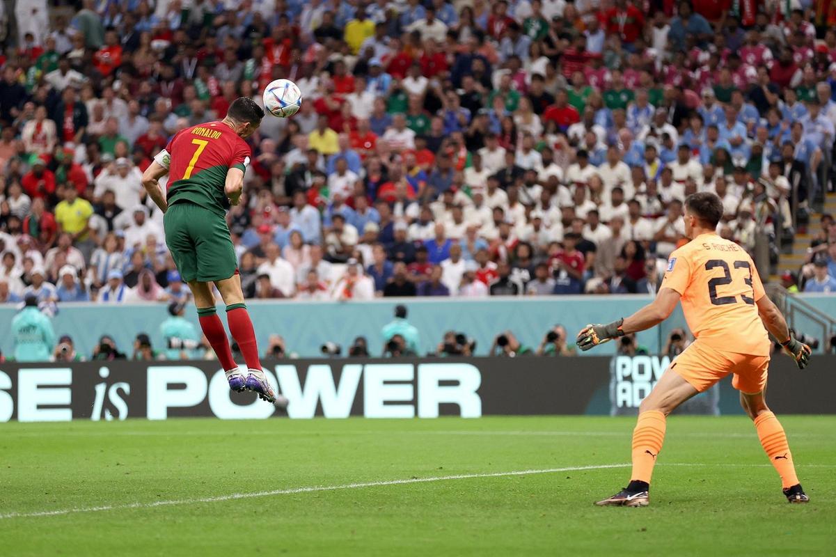 Siuuu！C罗头球破门收获个人生涯第946球，马内传射