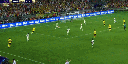 胜利9分钟领先！科曼边路1v1强突传中，马内凌空抽射破门