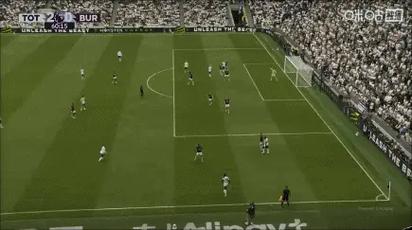 库杜斯头球被神扑，理查利森与其同时抢点撞到头部起身感觉有点懵