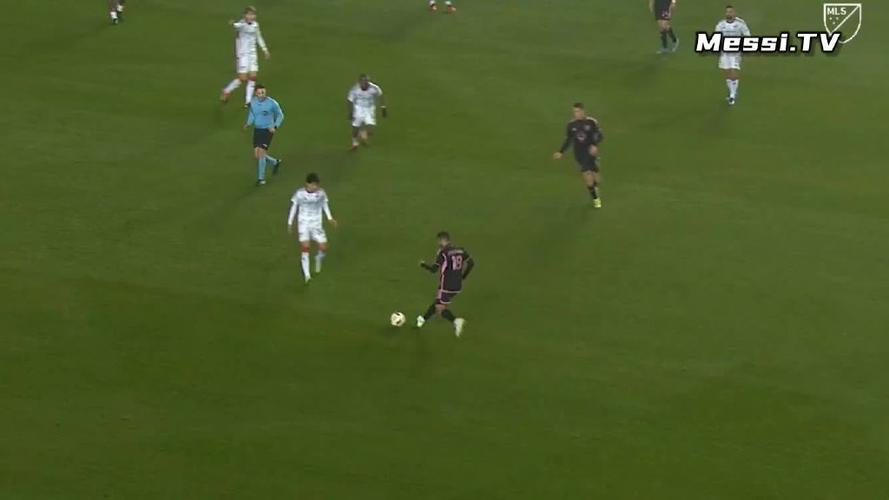 这脚可惜！梅西禁区极具威胁的推射，打门角度略正被门将扑出