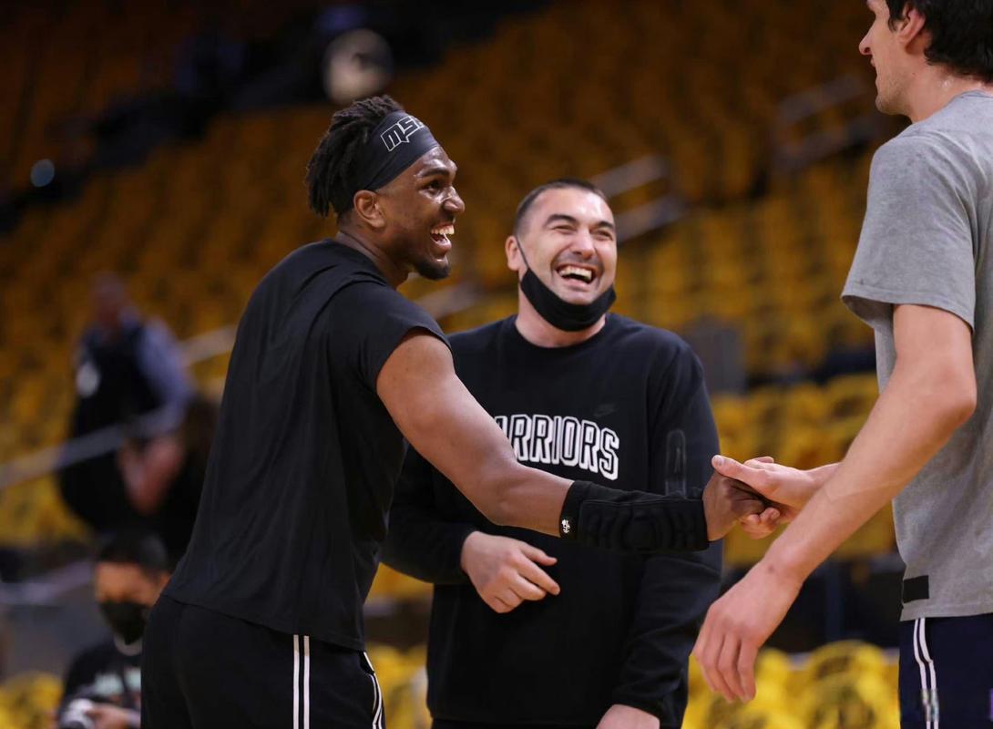 人情味!勇士将已故助教德扬之子招入球队 担任视频协调员一职