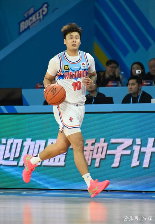 张卿瑞:传球、投篮、篮下基本功、身体素质还得要加强