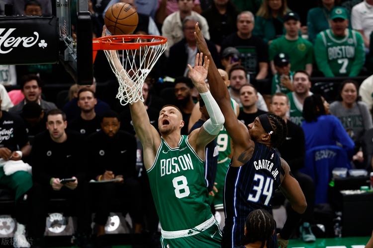 塔图姆：安芬尼-西蒙斯已打出优异表现 相信他能在绿军大放异彩