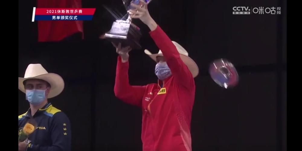 弗拉格与乔丹在莱德杯握手致意！独行侠官方：历史性同框⛳️