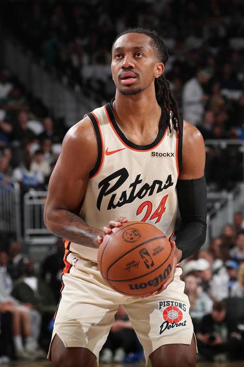 美记:国王和后卫德克斯特-丹尼斯已达成签约协议