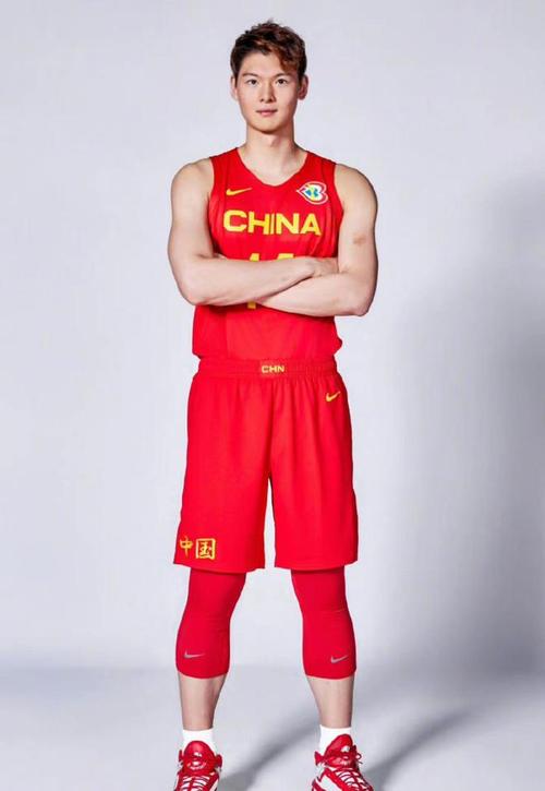 王哲林：本打算完成世界杯和亚运会后补办婚礼 打完没这个心思了