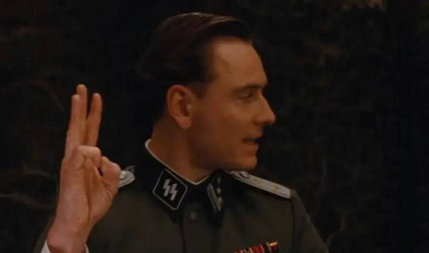 你礼貌吗？巴特勒：虽然听不懂希尔德说的话 但我们都爱他