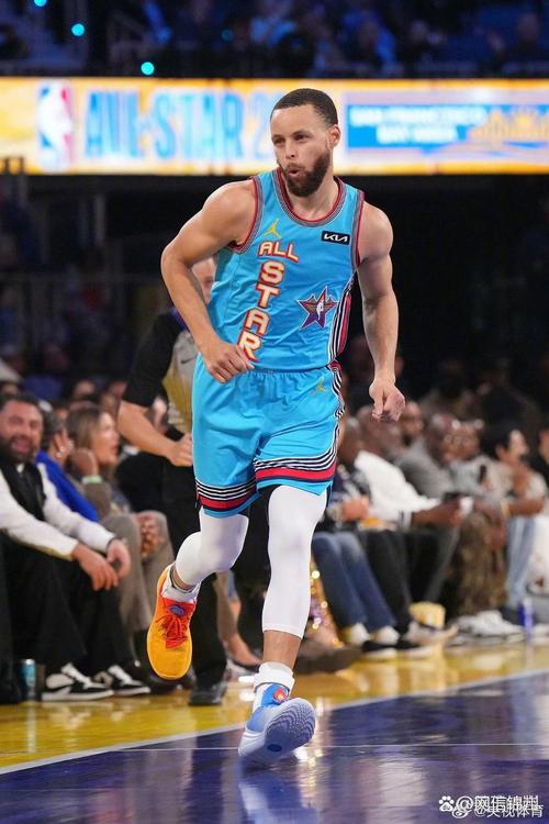 全票MVP10周年如何仍保持高效?库里:热爱比赛 将赢球作为目标