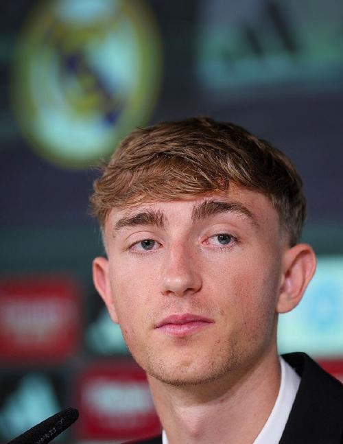 赫伊森晒抵达阿拉木图照片:为德比战失利向球迷道歉,会继续努力