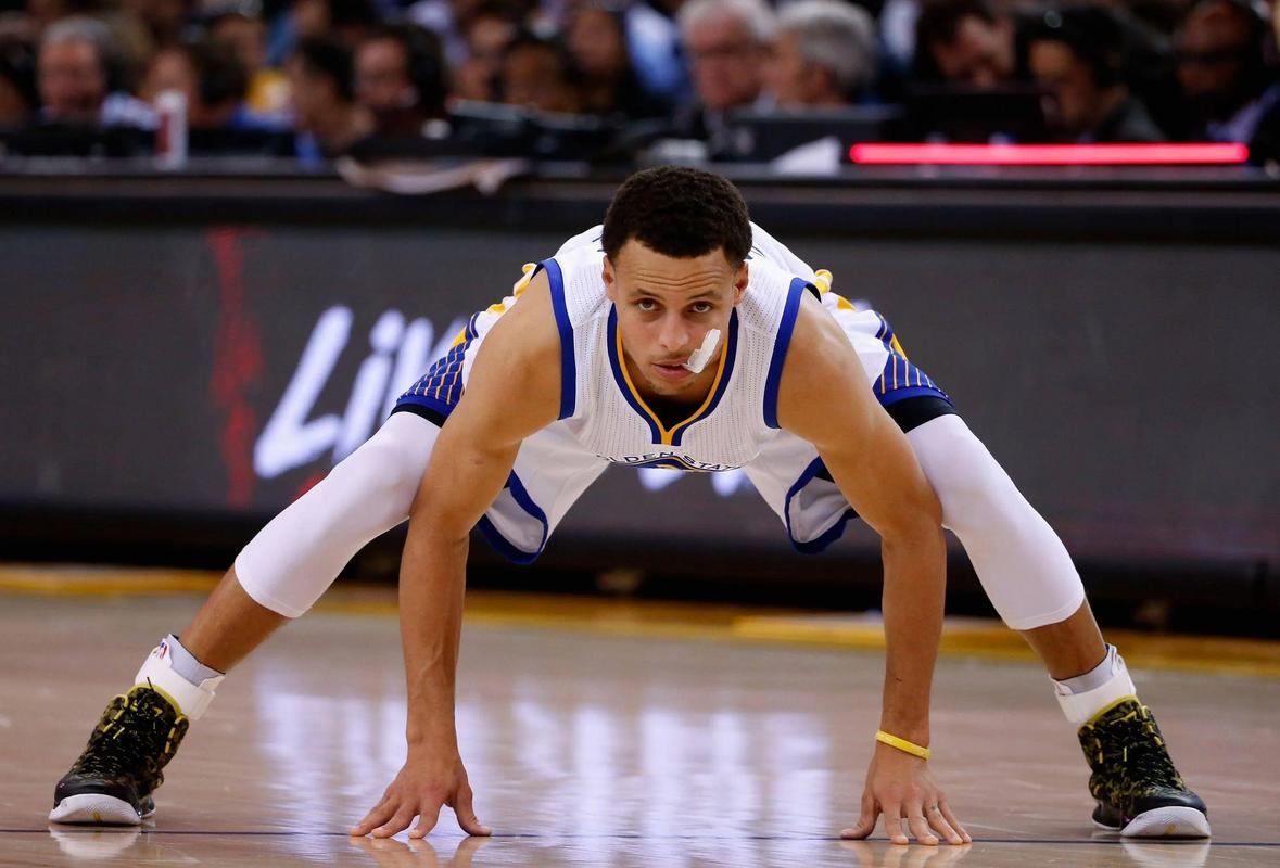 库里:我面前剩下的时间不多了 我愿意为眼前这一年倾尽所有