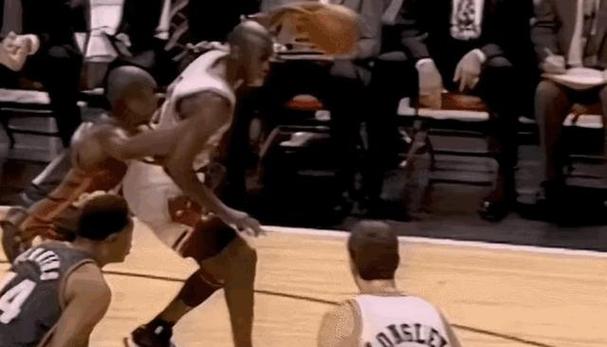 华子:从乔丹录像学到背身单打不要用屁股拱 要用上背部顶出空间