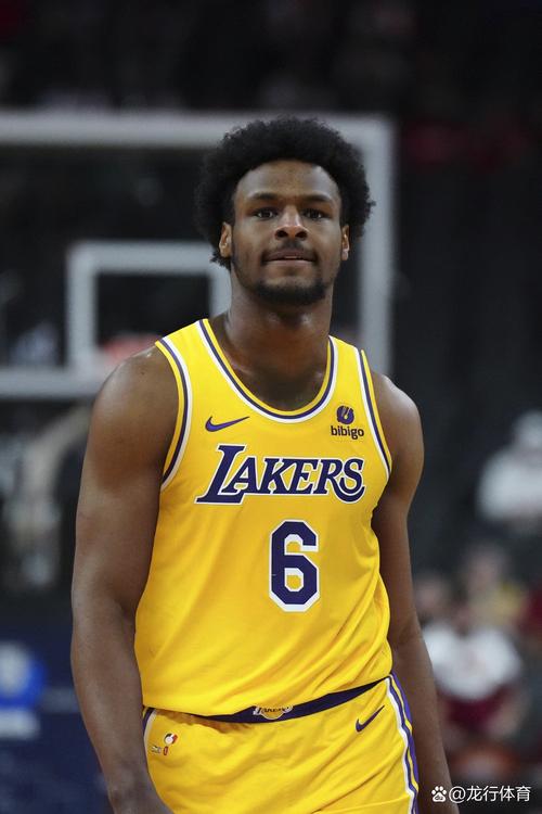 里夫斯:和布朗尼打过高尔夫 他父子俩对决我会下注给布朗尼