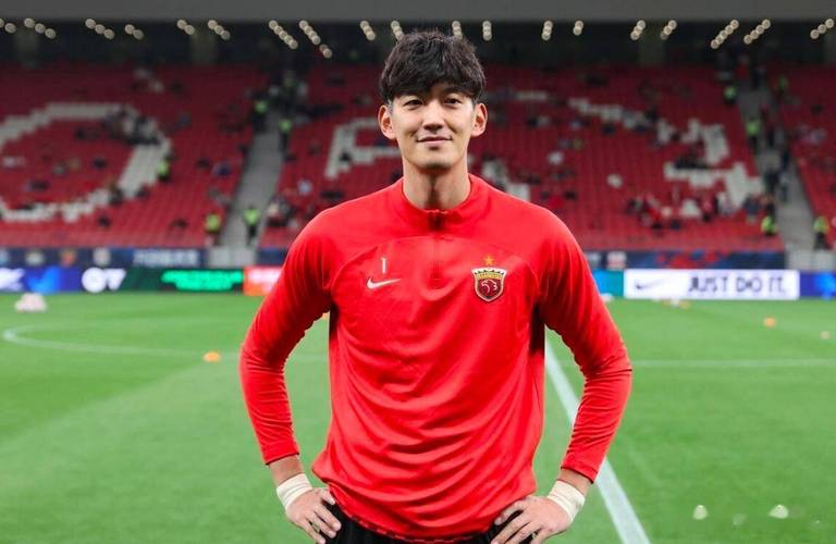 定海神针！海港二门陈威单场贡献10次扑救，最后时刻化解必进球