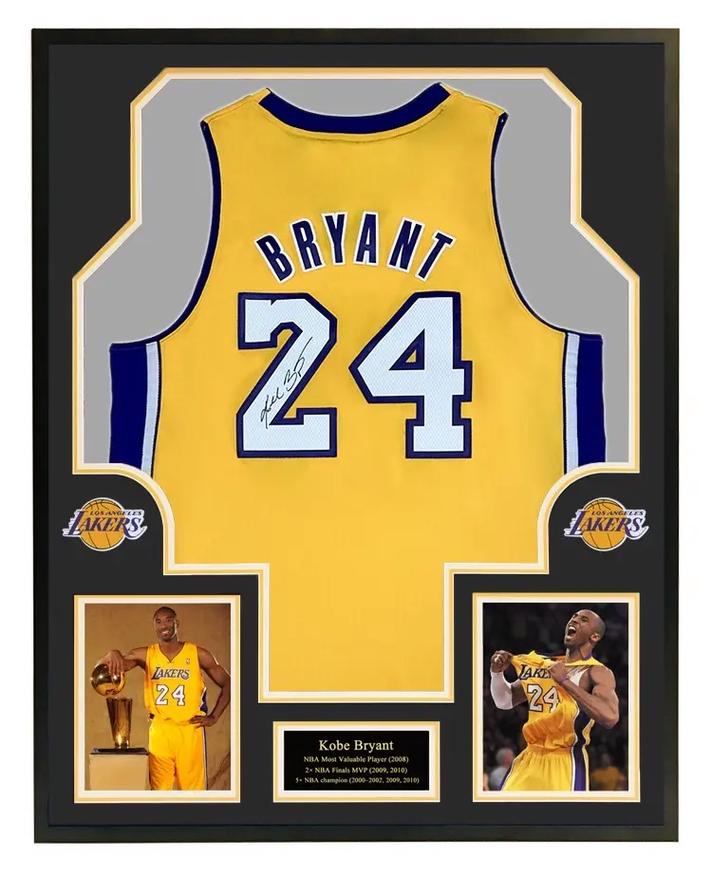 科比首次亲穿的24号球衣将被拍卖 2006年曾以10000美元价格出售