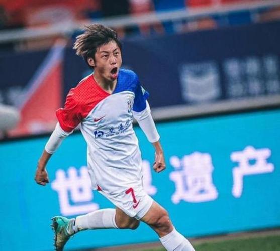 徐皓阳替补登场，完成了代表申花的第100场正式比赛