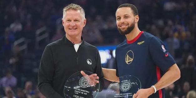 科尔谈库里兄弟：我们很兴奋能看到他们并肩作战 现在时机正好