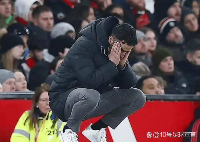 记者：B费并非对阿莫林不满，他只是对踢的位置感到不开心