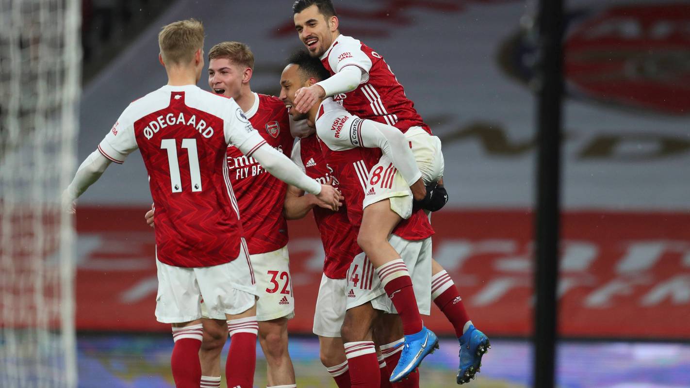 邮报：阿森纳和纽卡工作人员发生冲突，后者当时正拿着干草叉