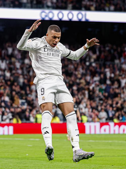 姆巴佩欧冠禁区触球29次、射门18次、打进5球，参赛球员中最多