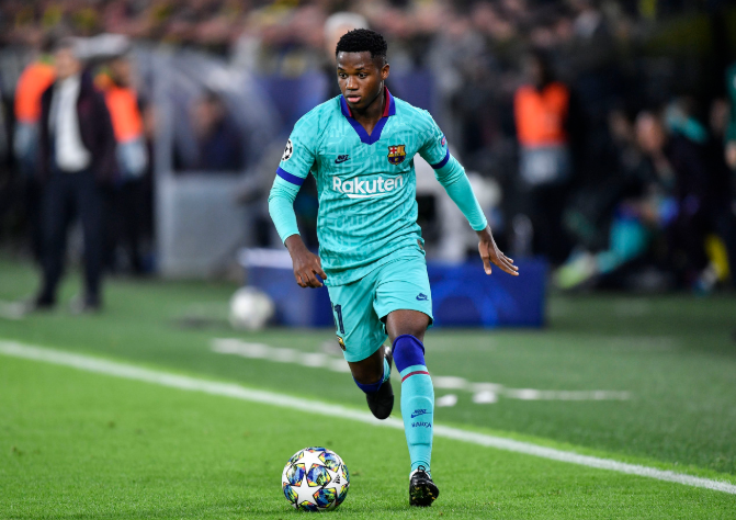 1年前还是亿元先生😫22岁卡马文加身价腰斩，4连跌仅剩5000万欧