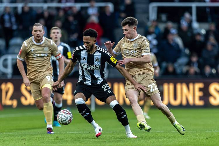 迪马济奥：尤文图斯后卫卡巴尔抵达医疗中心接受检查，以确定伤情