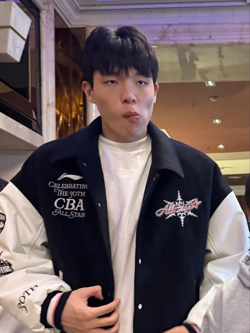 新秀表演环节要唱什么？杨瀚森：你们就看吧 反正肯定要出糗😂