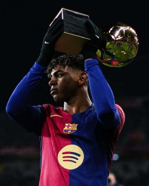 哈维：亚马尔将来一定能获金球奖，布斯克茨始终保持着顶级水准