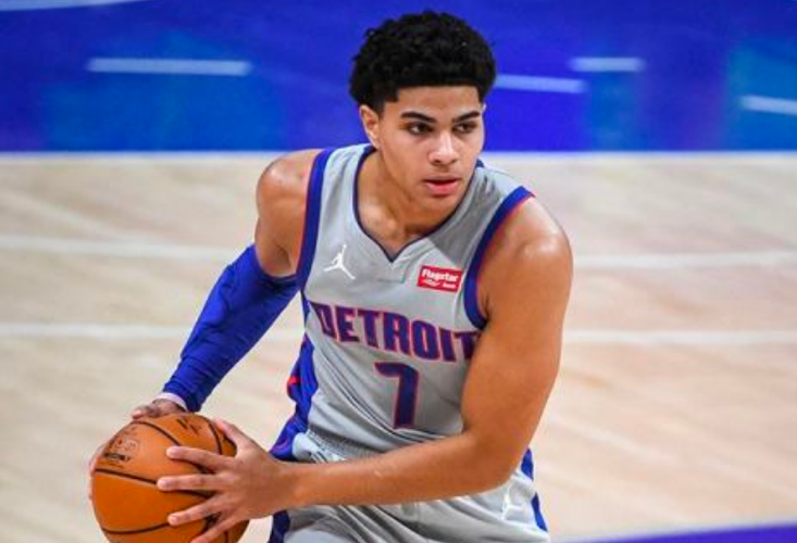 开发技能包？穆迪：我现在能全程用左手打4V4 而且能干拔和投三分