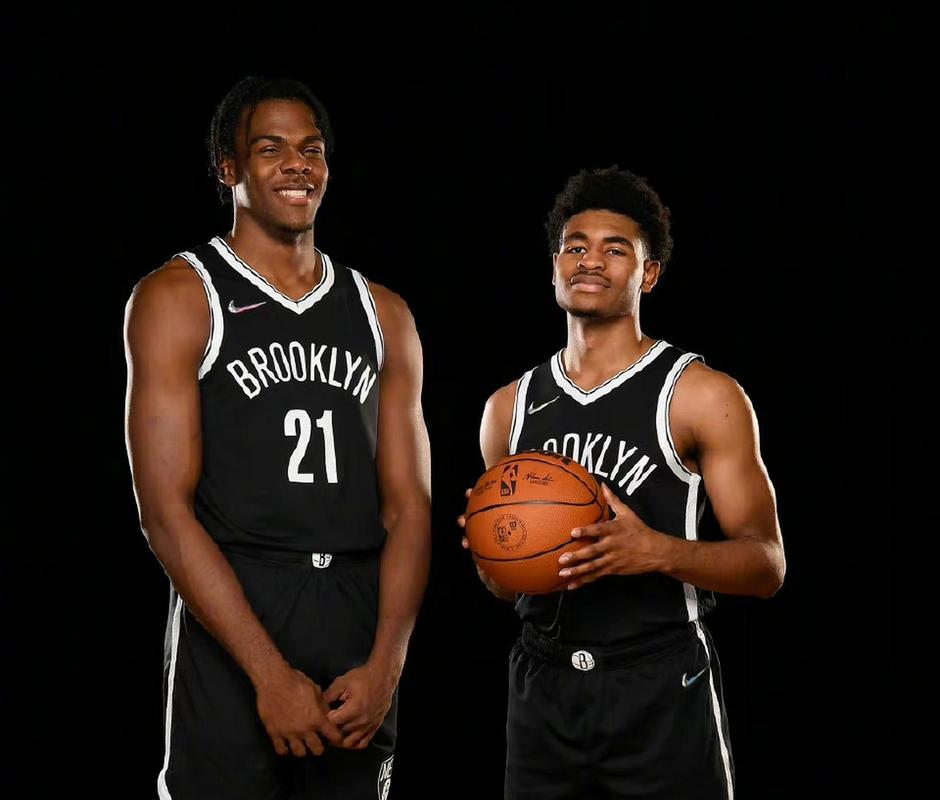 夏普:休赛期主要精力放在提升三分球稳定性上 身体状态没大变化