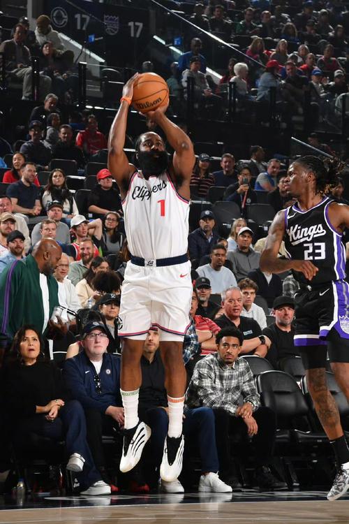 首次从训练营开始与哈登合作?小卡:这对我们和团队都有帮助