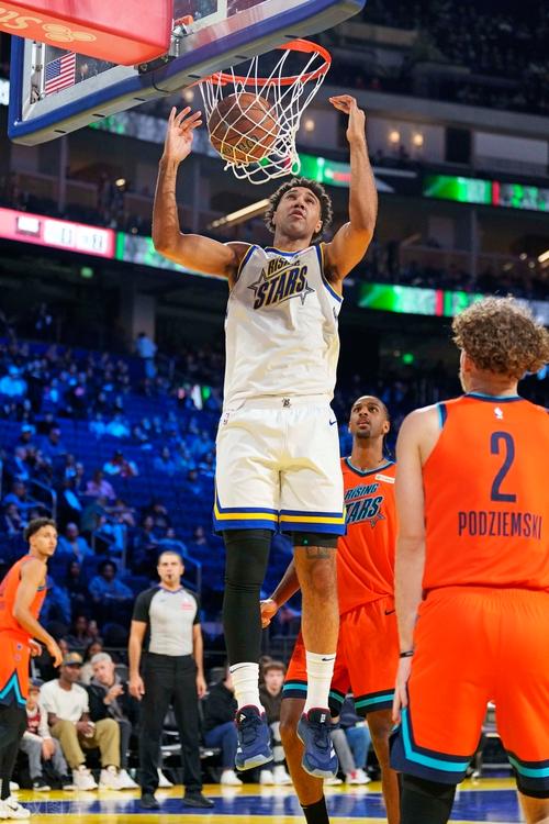 刺记:卡斯尔在训练赛中与文班膝盖相撞伤退 初步结果看伤势不重