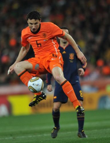 记者:范博梅尔有意执教格拉斯哥流浪者,双方今夏曾有过接洽