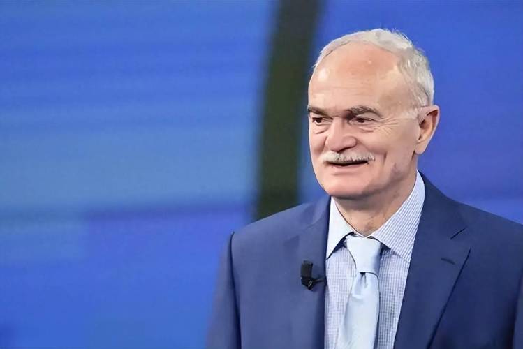 马佐拉谈米兰双雄:肯定希望国米在新球场获胜,但另一个队就……