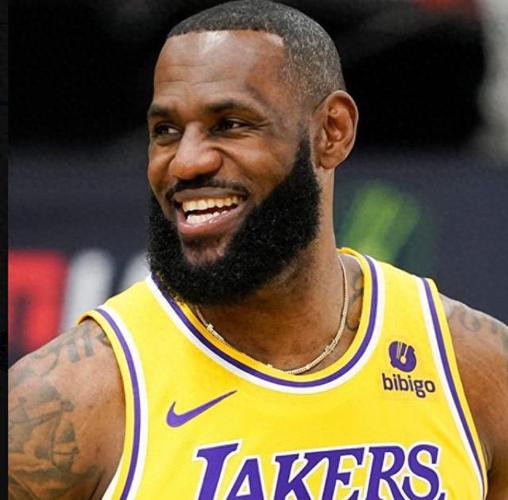 虚晃一枪!里夫斯:显然人们以为詹姆斯要退役了 我很高兴他没有