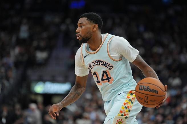 卡马拉:布雷克-韦斯利速度非常快我喜欢他的风格 防守端非常努力