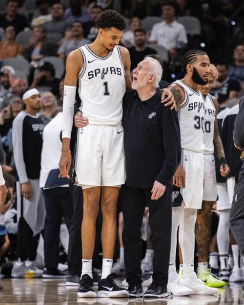 马刺新秀卡布:能跟波波维奇交流太酷了 而且他知道我的名字