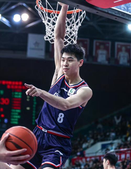 崔永熙：恢复顺利 在跟广东跑全场的战术 每天可进行5-6小时训练