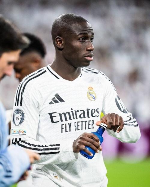 西媒:门迪已经伤缺165天,鉴于他的情况皇马有意为其寻找出路