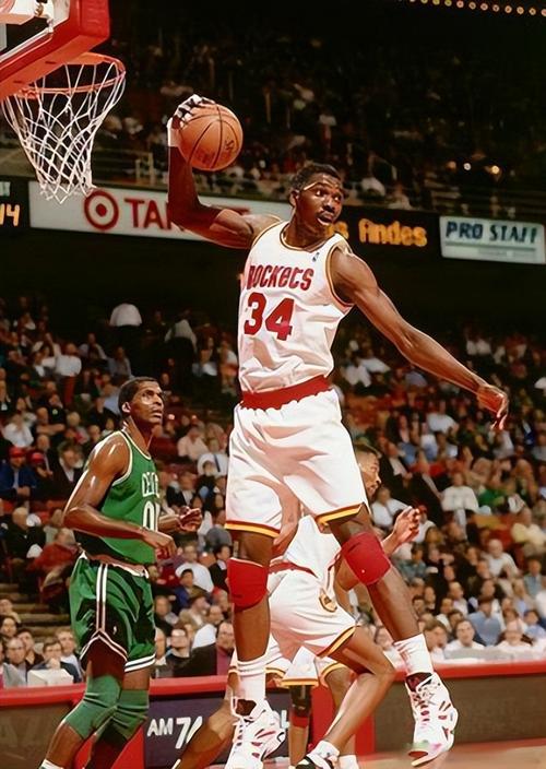 奥拉朱旺：你无法封盖文班的跳投或勾手 他各种旋转之后还能投