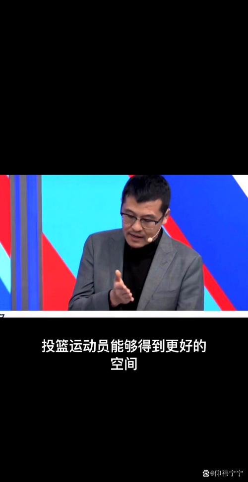 杨毅：明年詹姆斯要还想赖在洛杉矶 湖人可能就给他开个800万
