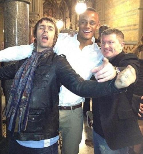 曼城发文缅怀拳王哈顿:今天我们齐聚曼彻斯特大教堂,为他送行