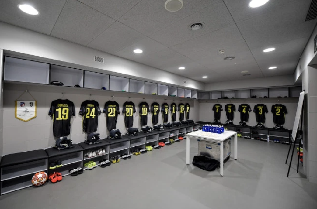 热刺旧将：圣西罗的内部环境很糟糕，更衣室很小且厕所只有一个洞