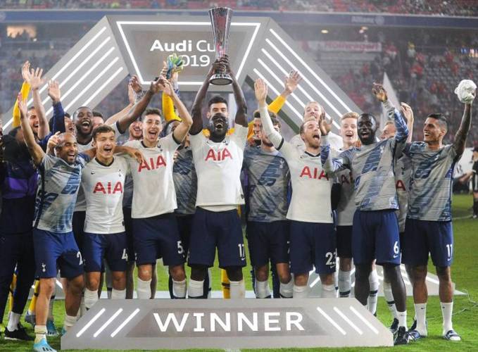 凯恩社媒晒照庆祝：安联精彩的欧冠之夜，祝贺卡尔度过难忘的一夜