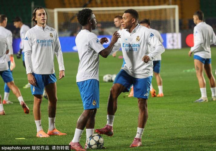 🤑皇萨周薪排行:姆巴佩60万居首,阿拉巴第2,18岁亚马尔第10