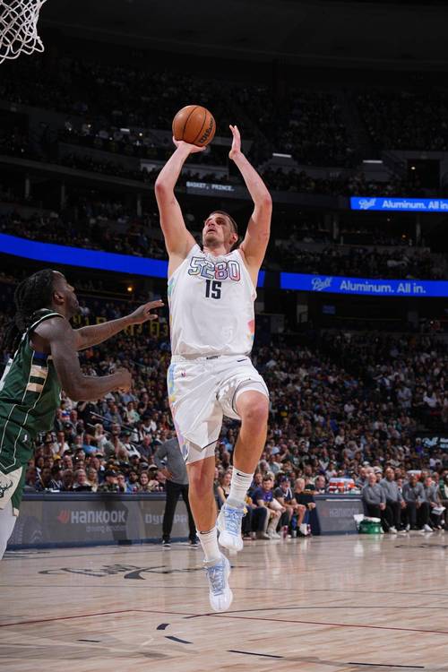 10中9砍下25分19板10助攻!阿德尔曼:约基奇就是效率之王