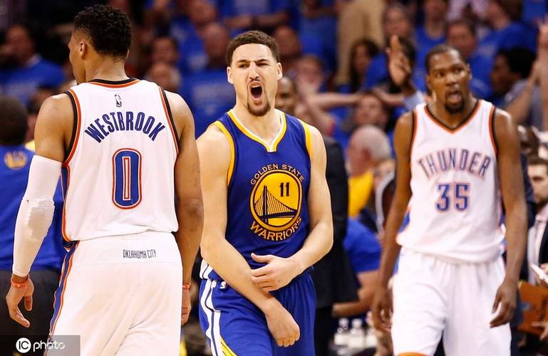 这太恐怖了！豪泽替补2分钟三分球4中4射落12分