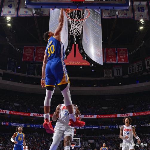 罚丢本赛季第一球！库里第四节制造犯规两罚一中