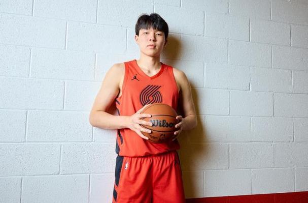 队记:杨瀚森每场几分钟这没问题 关键是几分钟的表现还是负面的