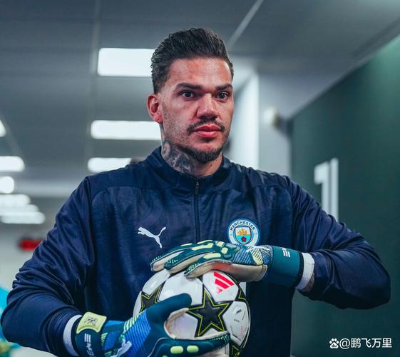 记者：莱万和奥尔莫参加今日训练，克里斯滕森不会出战埃尔切