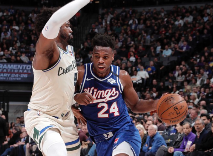 三球如何制造更多身体接触获得罚球？主帅：好问题 不予置评